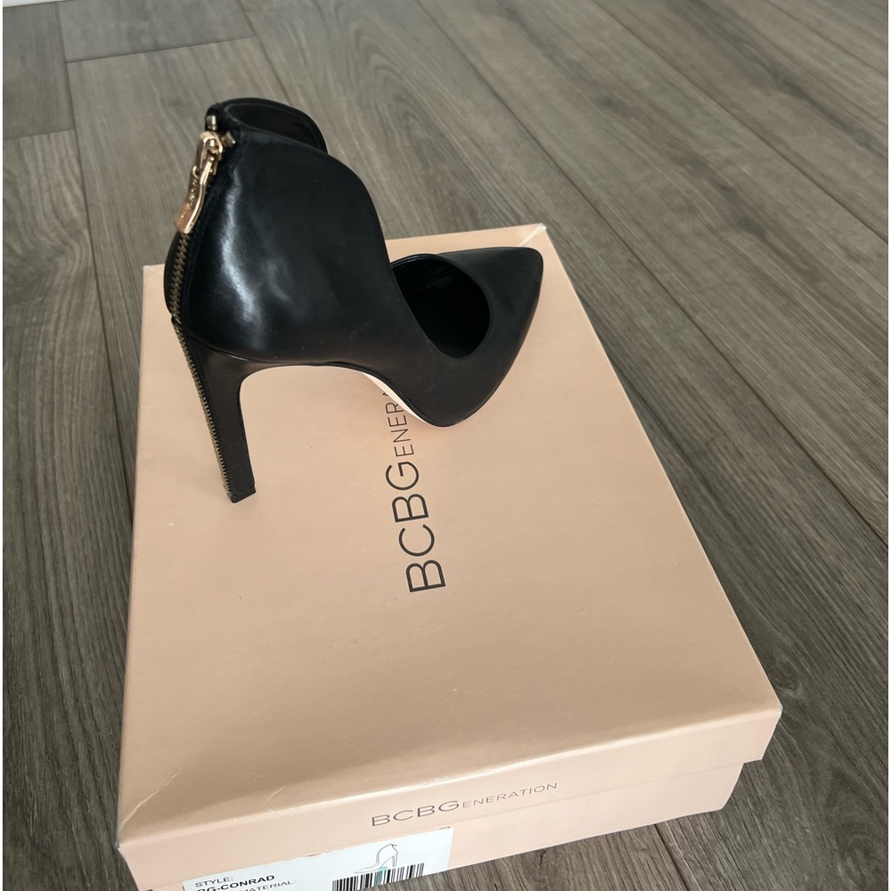 Pointed toe leather heel